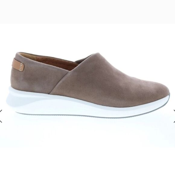 Clarks Un Rio Rise Taupe Suede Lifestyle Slip on Sneakers Sz 8.5 - Picture 1 of 11
